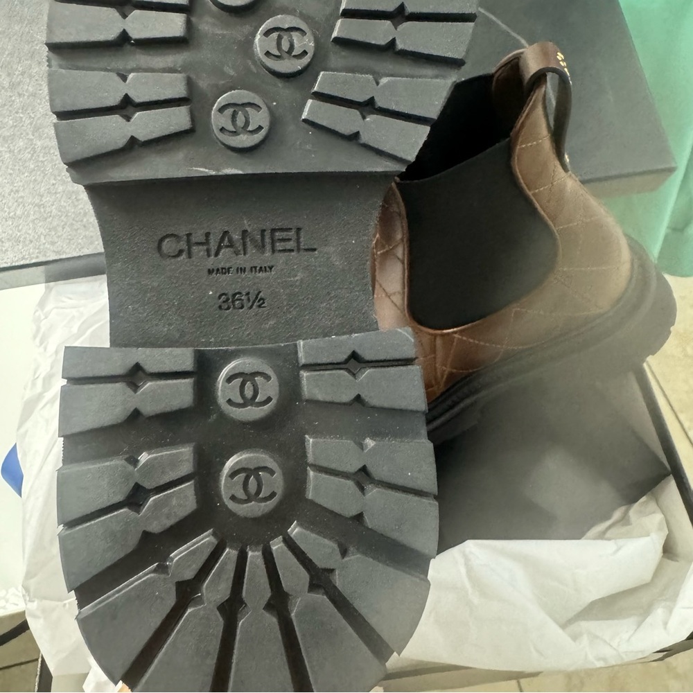 Chanel ankle boots NWT stylish color and shiny fronts - Picture 5 of 14